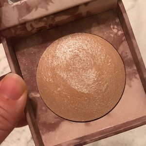 Urban Decay highlighter